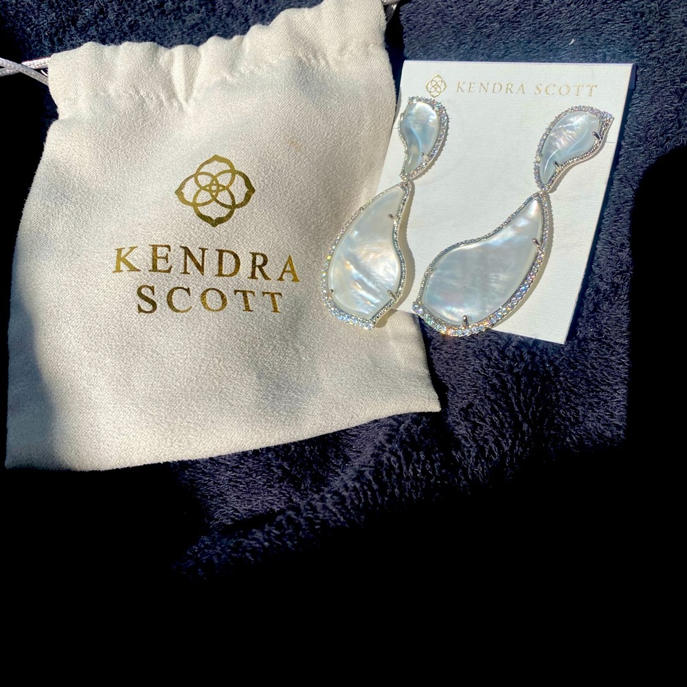 NWOT, Kendra Scott Teardrop Mother of Pearl Earrings